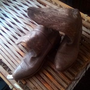 Women's brown leather cowboy boots